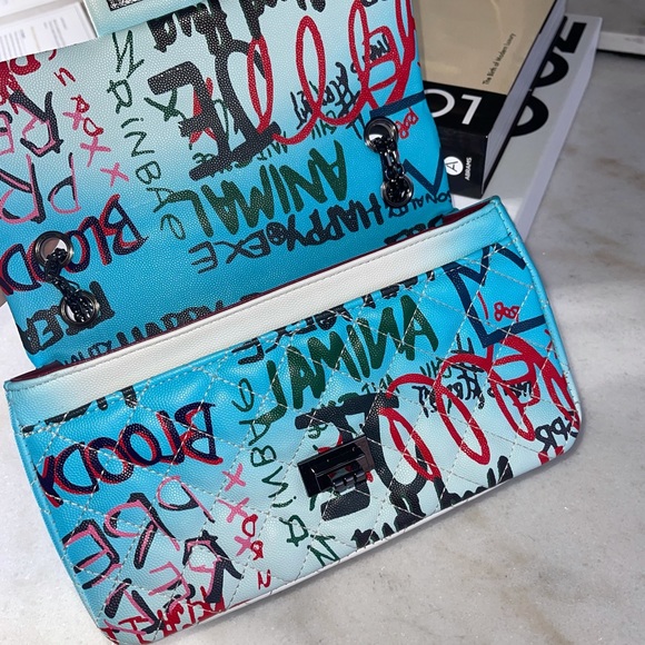 New "Flaunt It" - Multicolored Graffiti Handbag - Picture 16 of 17